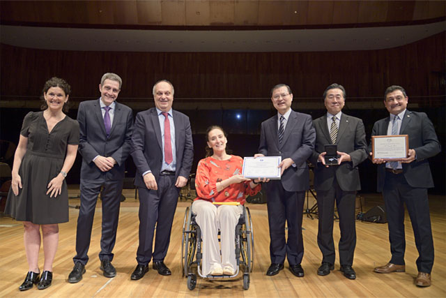 Daisaku Ikeda was presented with the “Blue Award for Arts and Peace” by the media department of Argentina