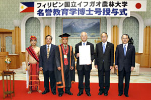 Left to right: Mr. Basilio, Professor Mahiwo and President Ngohayon, all of ISCAF; SU President Yamamoto, SU Board Chair Yasunori Tashiro and Soka Women's College President Katsuhiko Fukushima