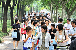 Soka Gakkai youth from Japan meeting with Chinese students in Shanghai, 2006