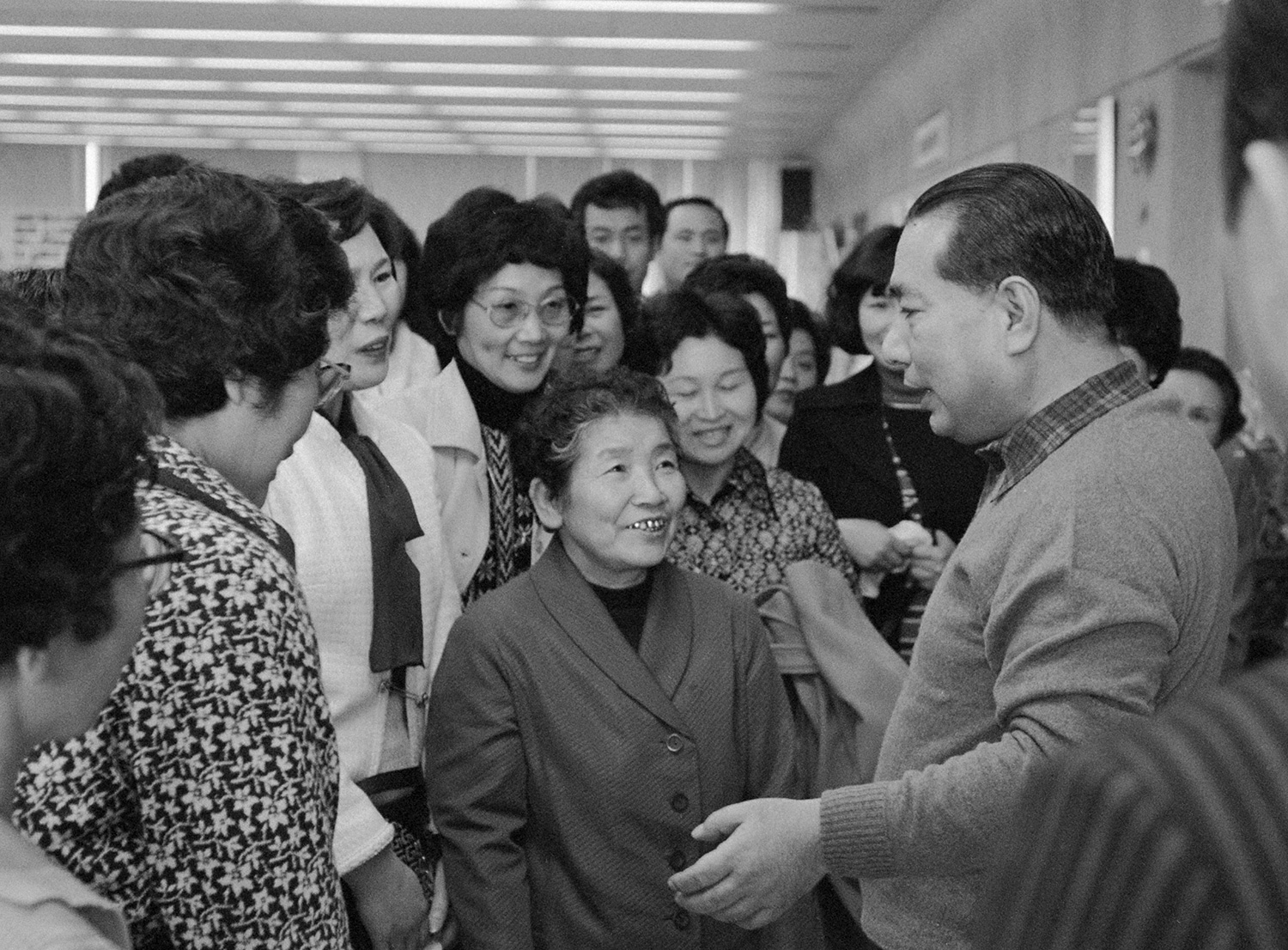 Ikeda with Soka Gakkai members in Tokyo (March 1979)