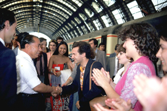 Ikeda meets with SGI-Italy members in Milan