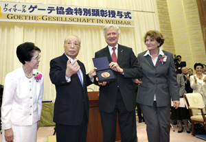 池田香子夫人、池田会长，以及奥斯滕博士夫妇