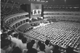 1968年，池田在一场创价学会学生部的会议上呼吁重建日中关系