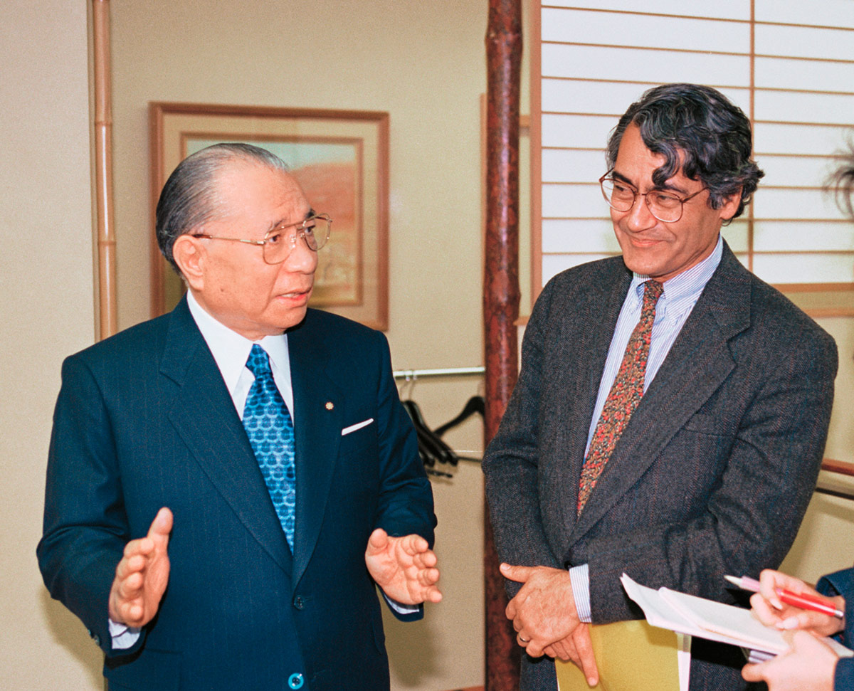 池田与马吉特・德拉尼安，两人曾共同执笔推出佛教与伊斯兰教的跨宗教对谈集《21世纪的选择》，德拉尼安当时是户田纪念国际和平研究所所长（1996年2月，东京）