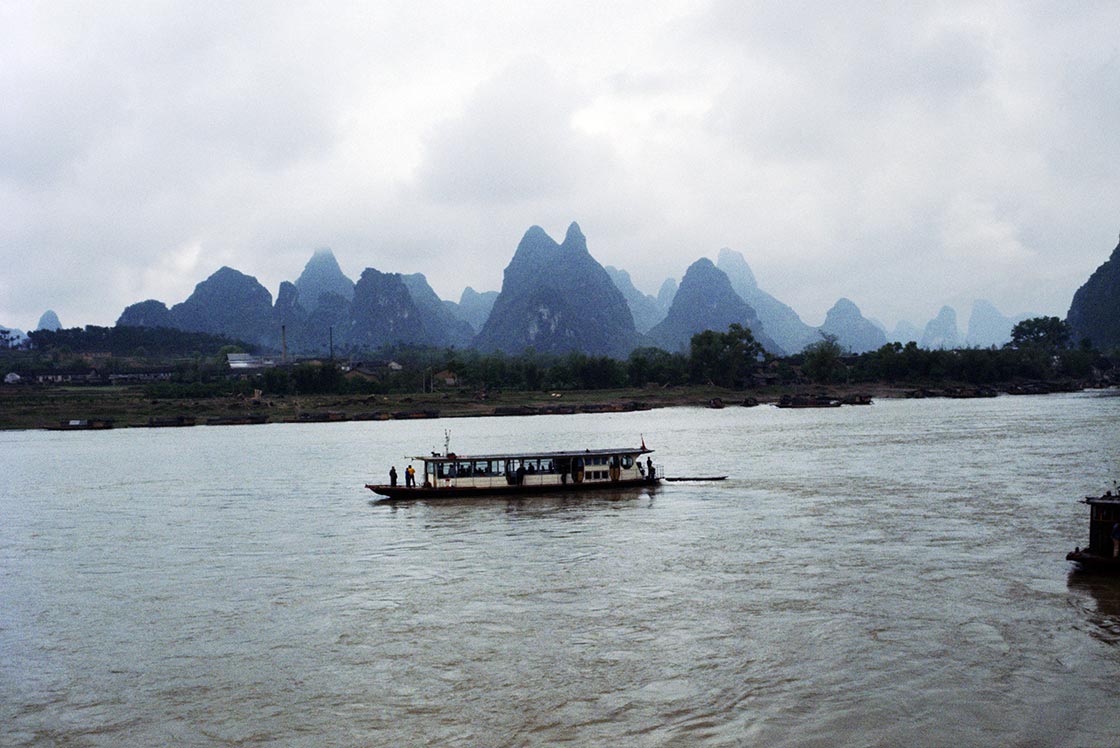 Foto por Daisaku Ikeda – Las cimas de Guilin