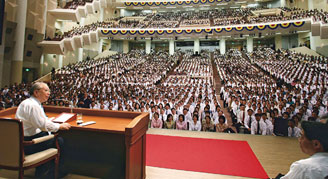 En un acto académico de la Universidad Soka (Mayo, 2007)