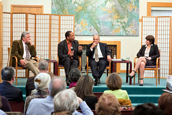 De izq. a der.: Stephen Gould, Ceasar McDowell, Ved Nanda y Tanya Henderson