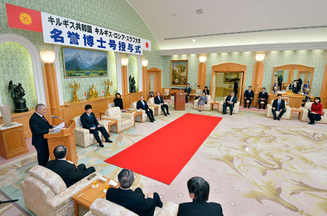 Ceremonia de concesión del doctorado honorario de la  Universidad Eslava de Kirguistán y Rusia