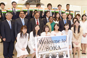 La Universidad Barkatullah de Bhopal, India, hace entrega del doctorado honorario