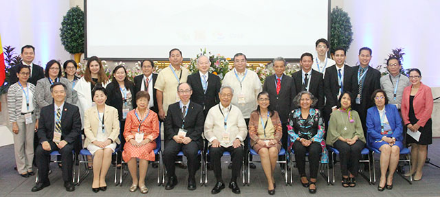 Primera foto conmemorativa del Simposio sobre Ikeda