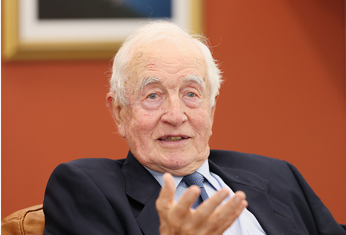 El profesor Stuart Rees reflexiona sobre su encuentro con Daisaku Ikeda y la creación de una sociedad justa y pacífica.